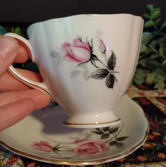 Vtg. Colclough Bone China Teacup and Saucer Pink Roses Made in England - Picture 2 of 10